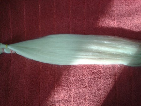 Kazašské vlasy, světlá blond.